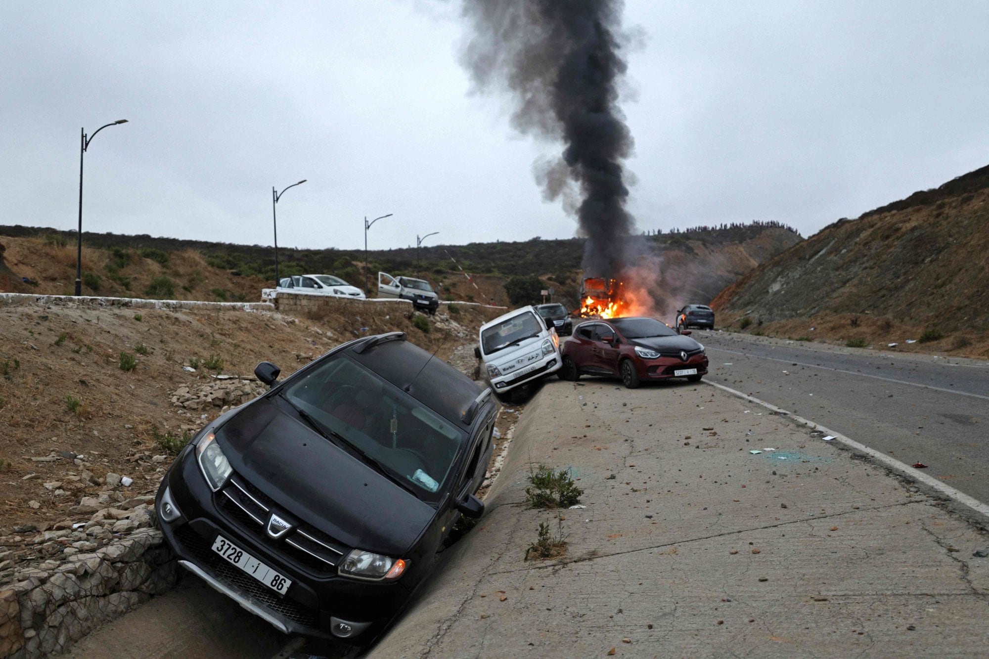 El gobierno español moviliza al Ejército para intentar contener la crisis migratoria en Ceuta 11 Autos dañados en Ceuta