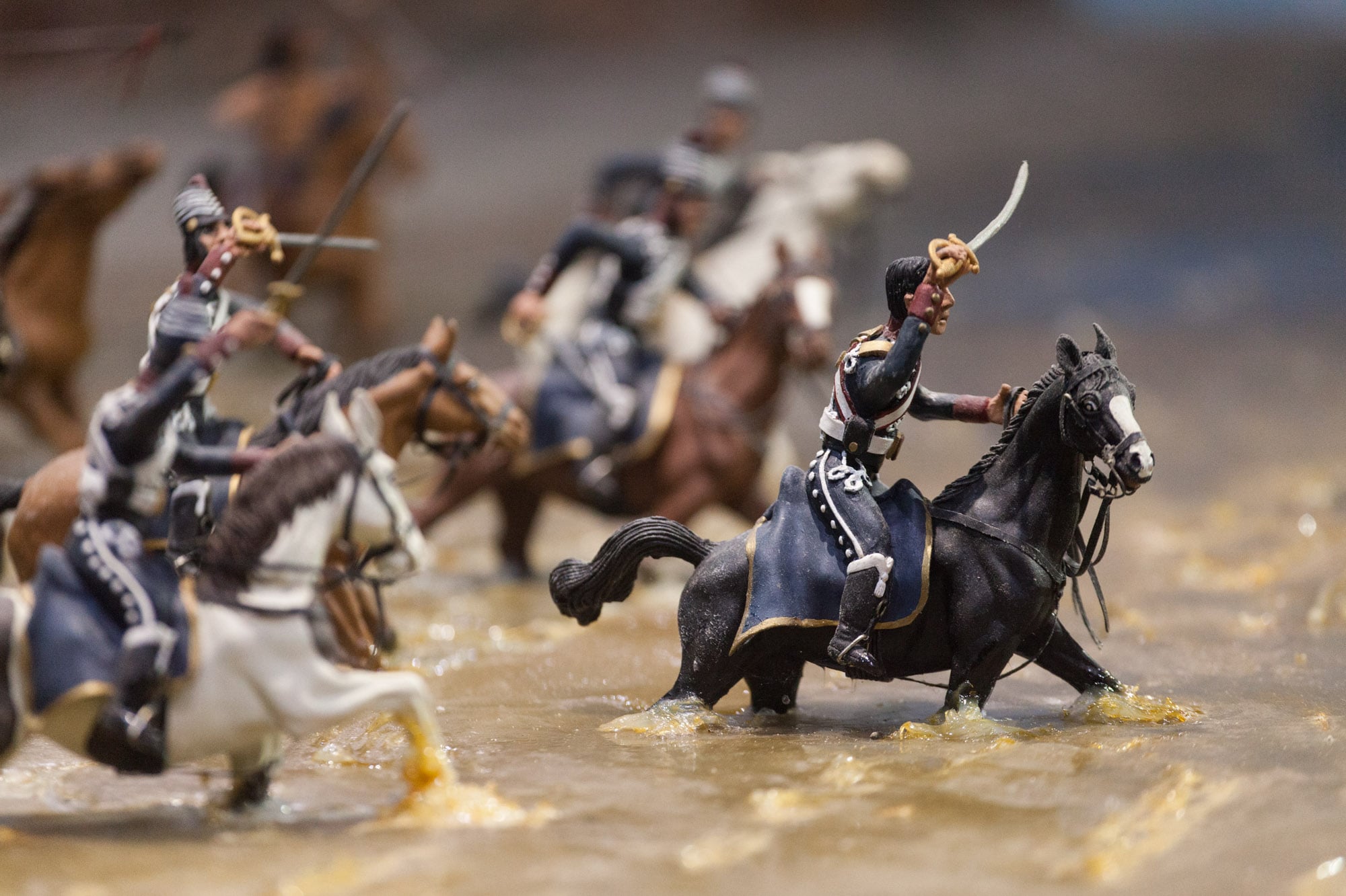 La toma del Justine. La hazaña de Güemes durante las invasiones inglesas: rindió a la marina británica con una carga de caballería 11 Una maqueta del Museo de la Gesta Güemesiana muestra el momento en que Güemes y los hombres de la caballería de Pueyrredón se adentran en el Río de la Plata para abordar la fragata Justina