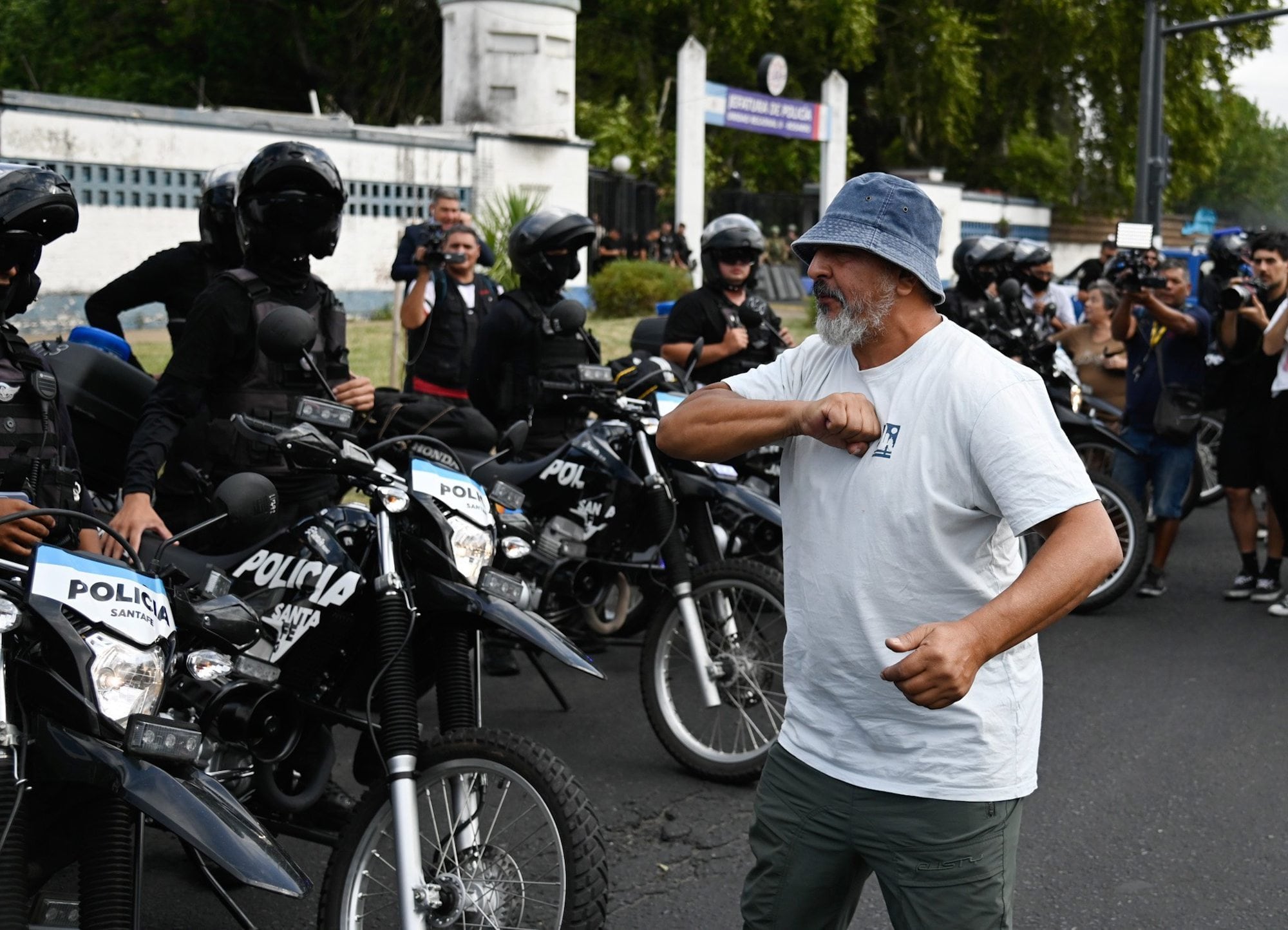 Muchos transeúntes se solidarizaron con los policías