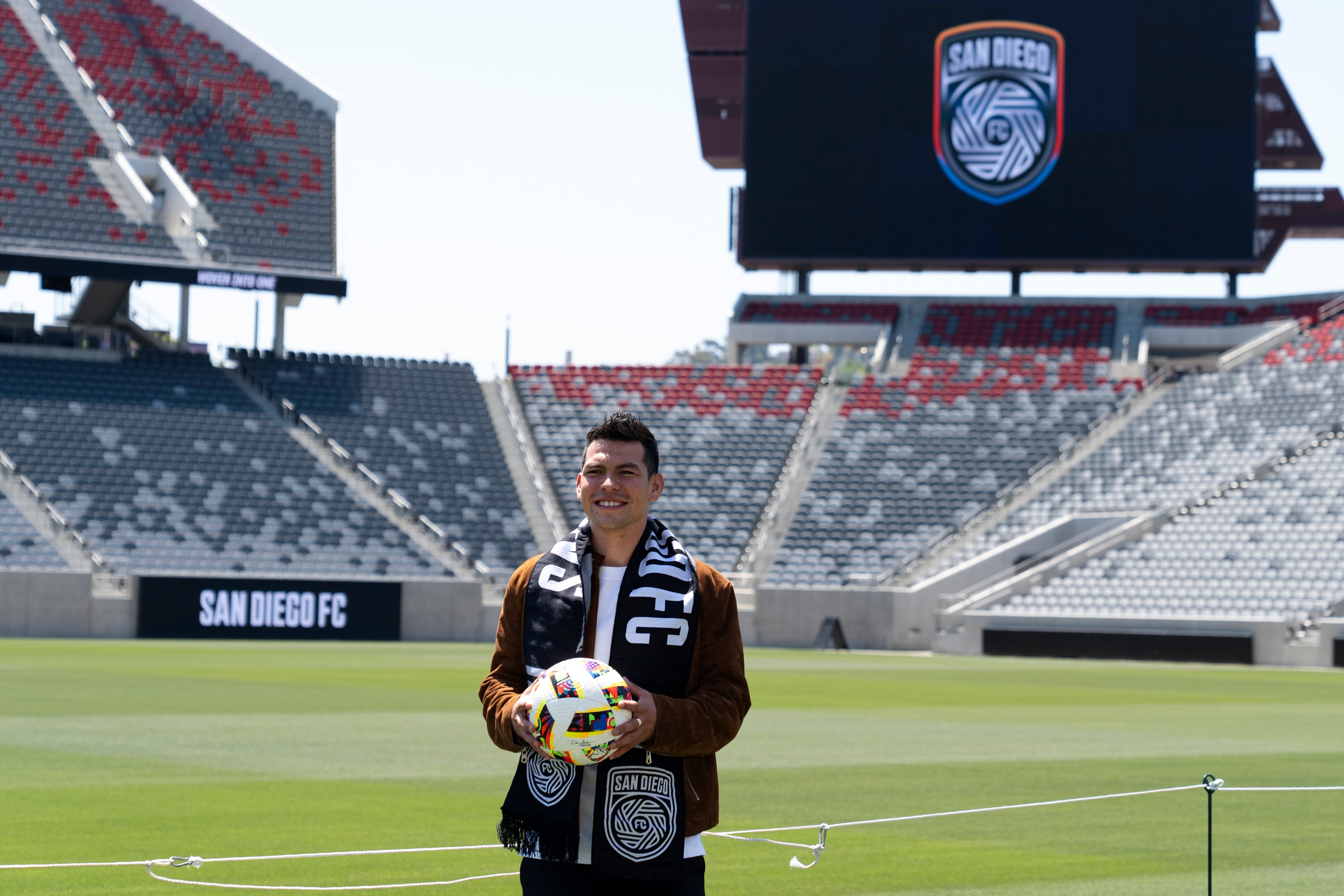 Chucky Lozano no juega y es el mexicano mejor pagado de la MLS: Messi gana más del triple 8 Hirving
