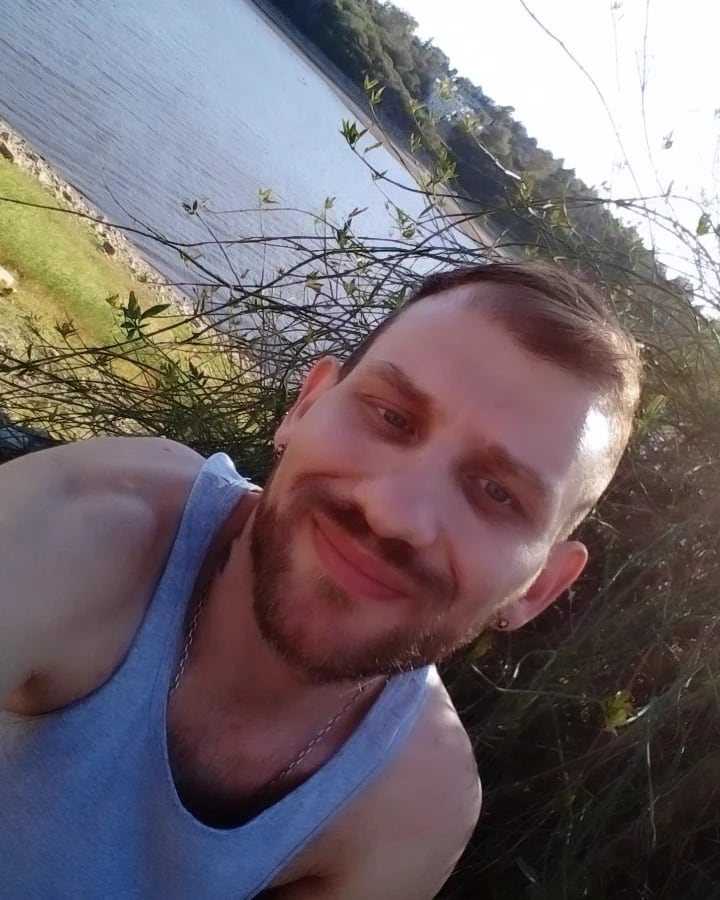 Tarragona es oriundo de Rafaela y trabaja como escort @emiliano_tarra)