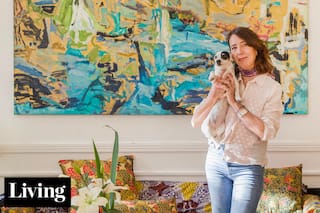 Visitamos la casa-taller de una artista argentina que vende sus cuadros en Europa, en un primer piso de Avenida Córdoba