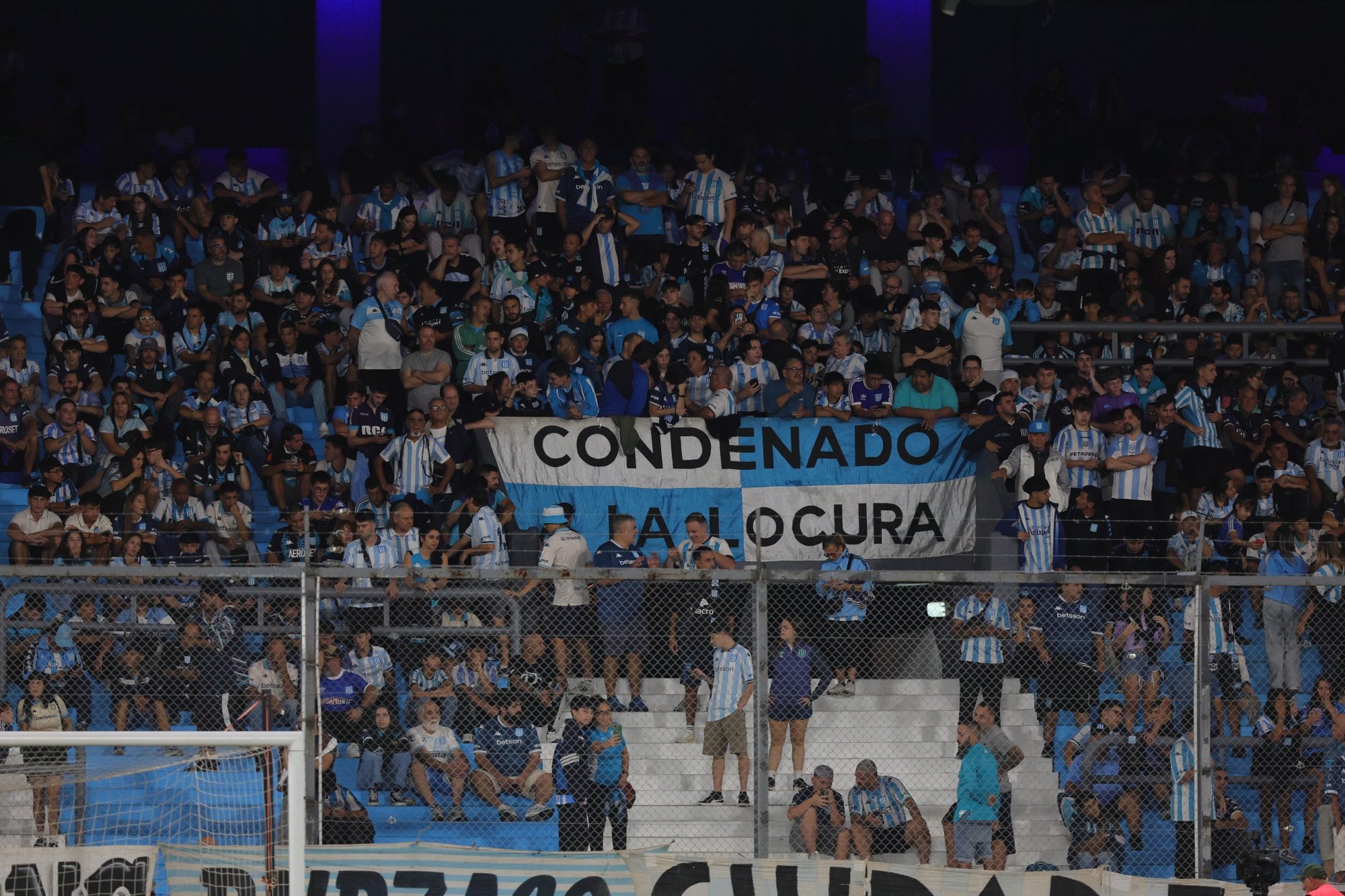 El público de Racing llenó el Cilindro de Avellaneda