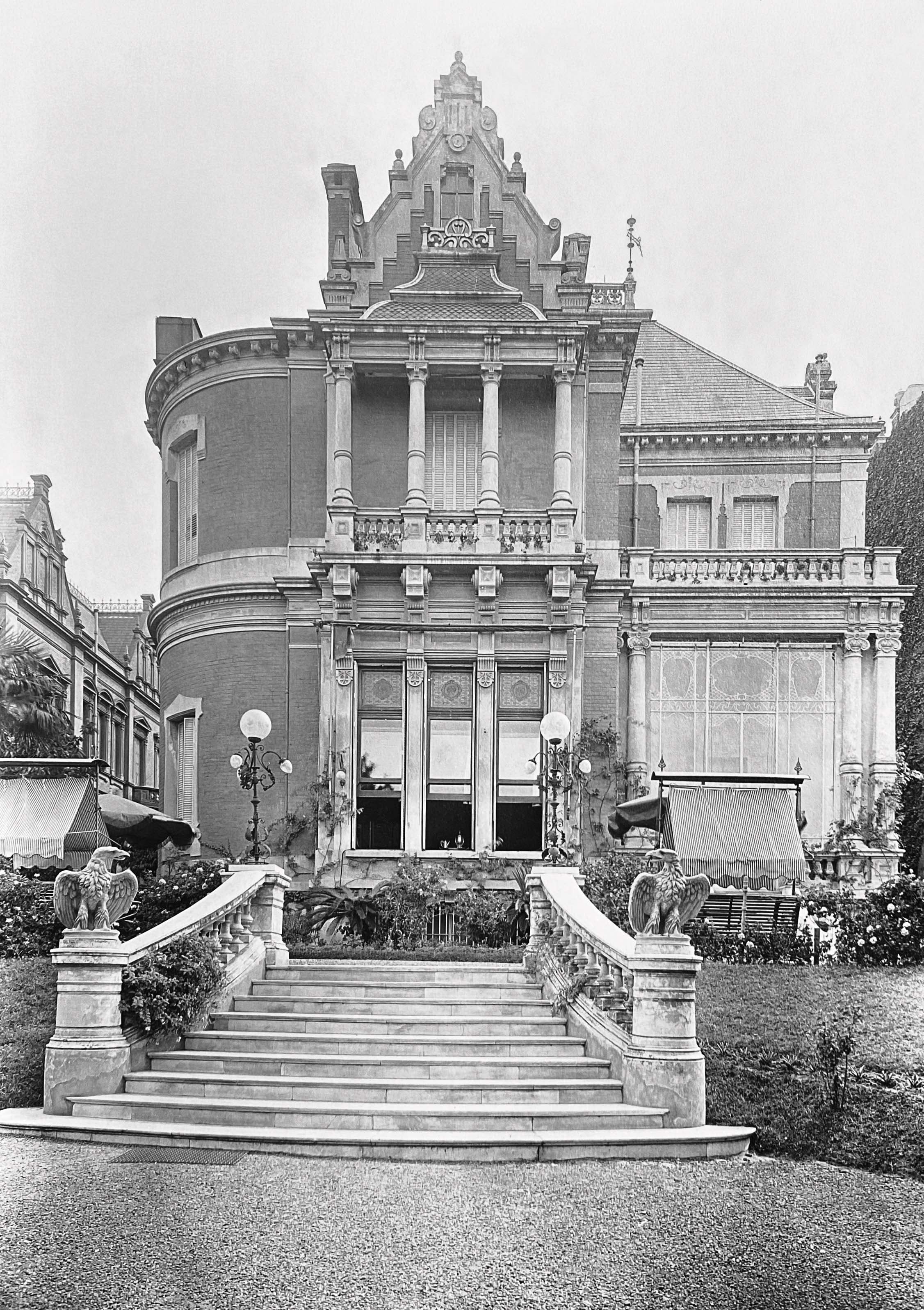 Av. Alvear 1883, residencia de Gustavo Frederking y Adela Maderna. Posiblemente el comitente haya sido Gabriel Larsen del Castaño.