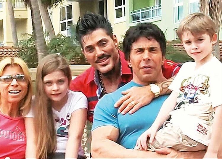 Gustavo Martínez en la cuenta de Instagram de Marta Fort. En la foto, Martita y Felipe posan con Ricardo Fort, con Gustavo Martinez y con Marisa López