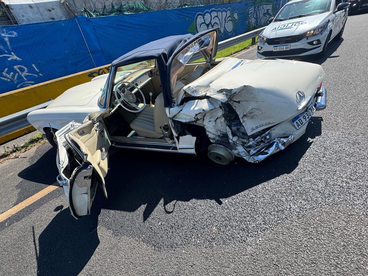 “Vino un auto de atrás y lo sacudió”: la versión del dueño del Mercedes Pagoda chocado en la Panamericana