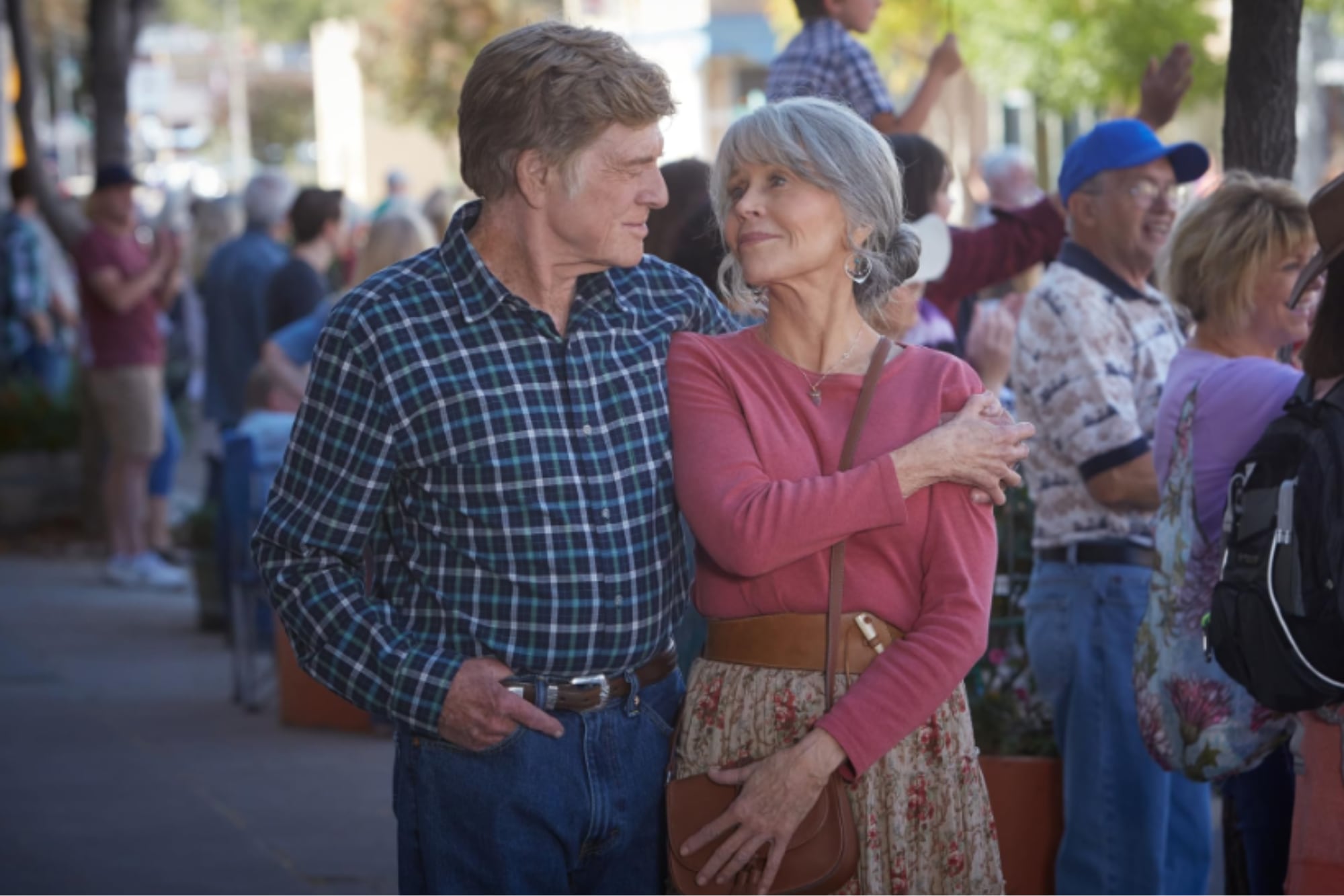 Robert Redford y Jane Fonda en Nosotros en la noche, película disponible en Netflix