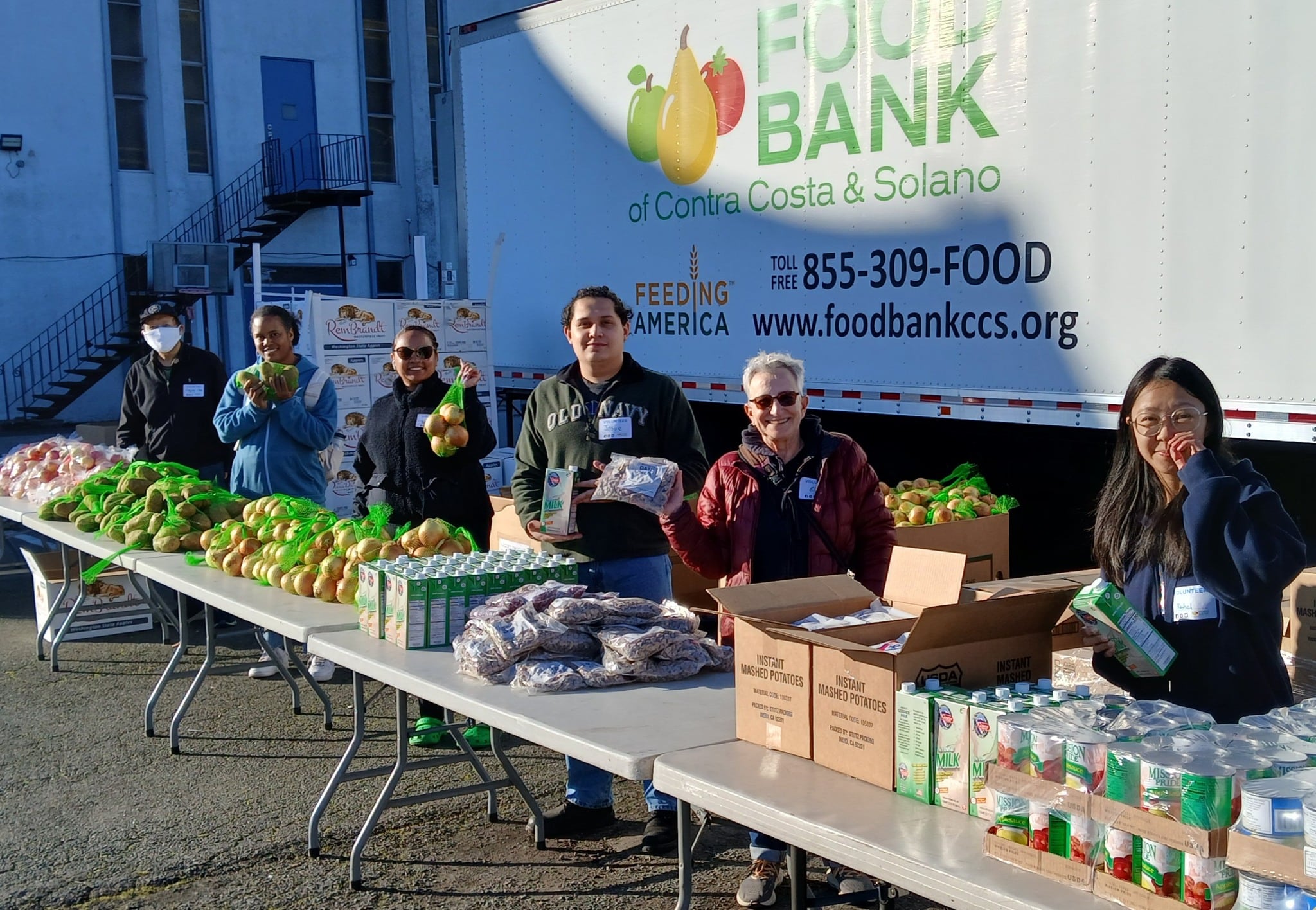 Food Bank of Contra Costa and Solano tiene distintos días y horarios de atención para familias que necesitan comidas