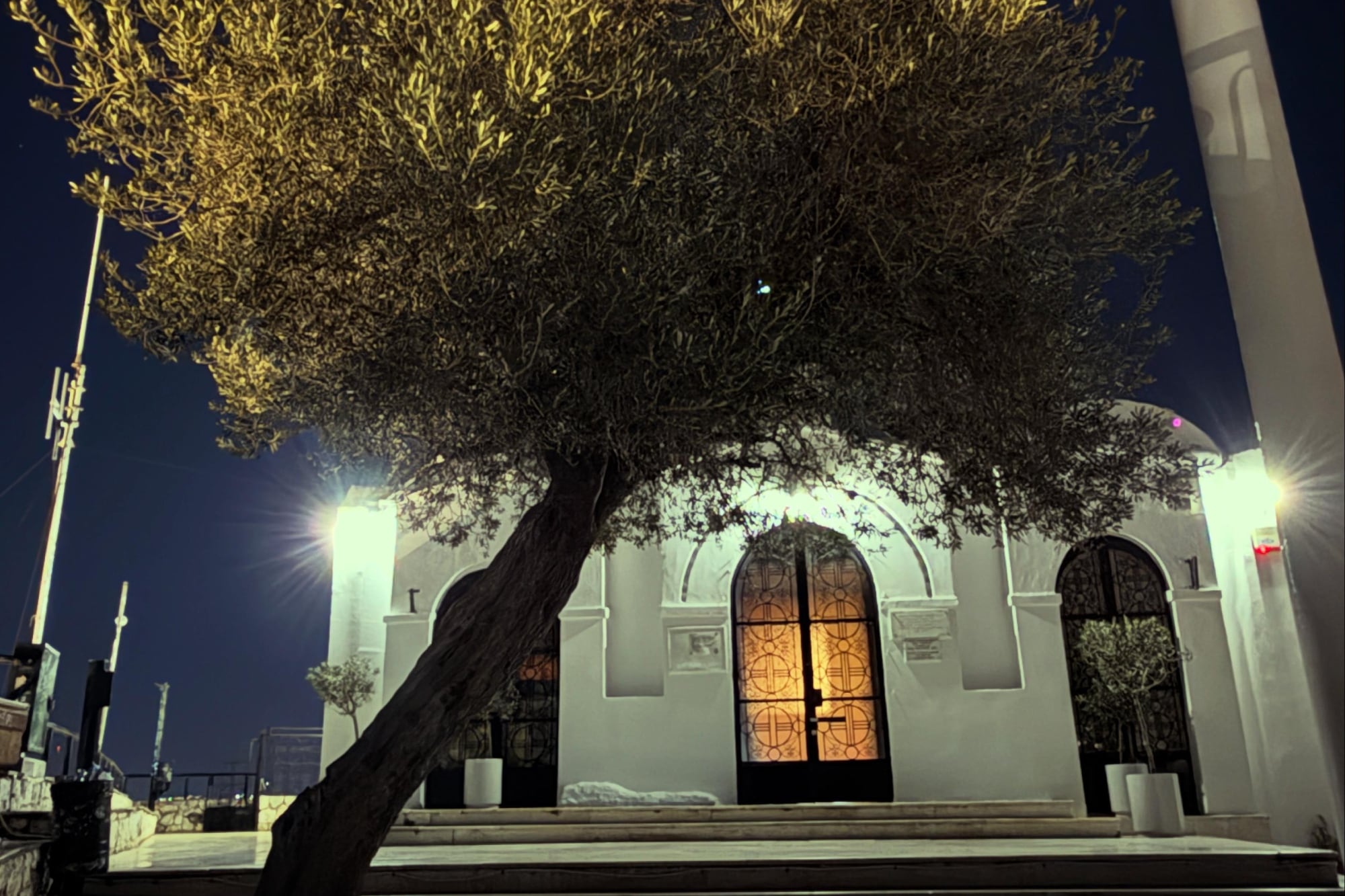 La iglesia en la cima del monte Licabeto, en Grecia, donde obtuvo la bendición en el día de su cumpleaños número 50.