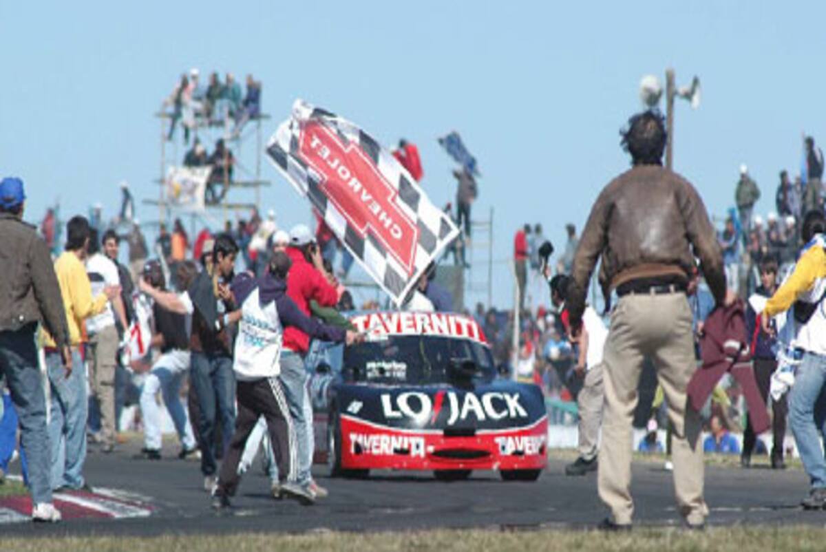 Marcos, entre abandonos y roces - LA NACION