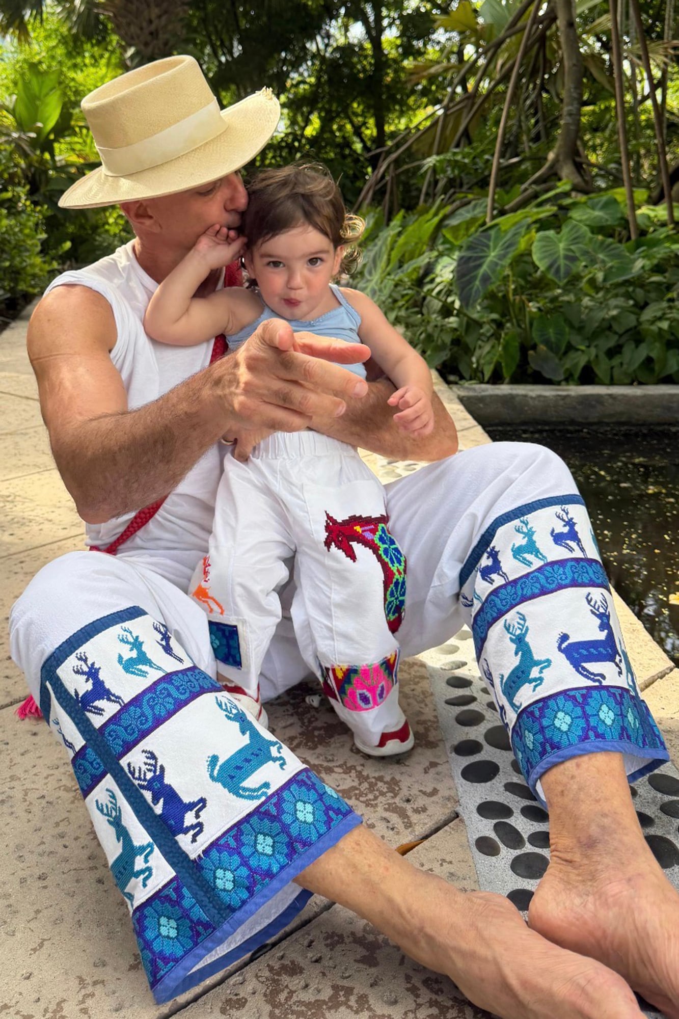 Alan con su hija mayor, Rubi Roses