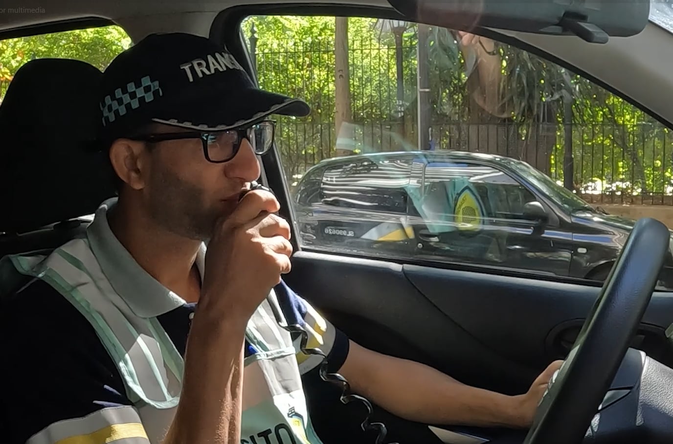 Con cámara, sirena y altavoz, los nuevos agentes combaten la doble fila sin necesidad de hacer multas