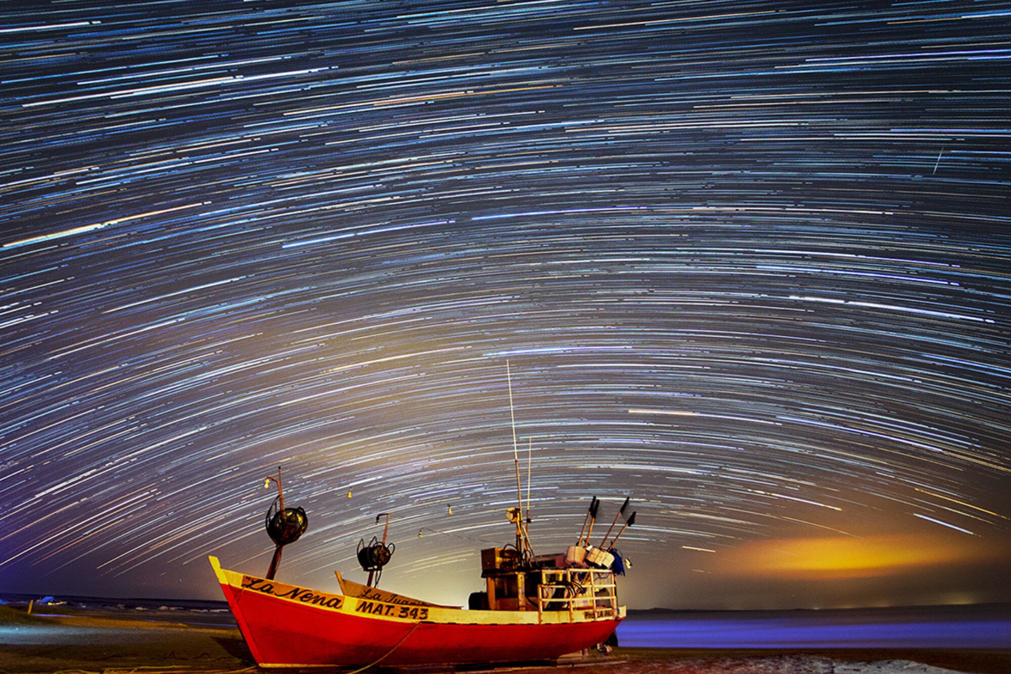 “En algunas salidas trasladamos también un telescopio con adaptadores para distintas cámaras, para que puedan realizar fotos de los cráteres de la Luna o los anillos de Saturno
