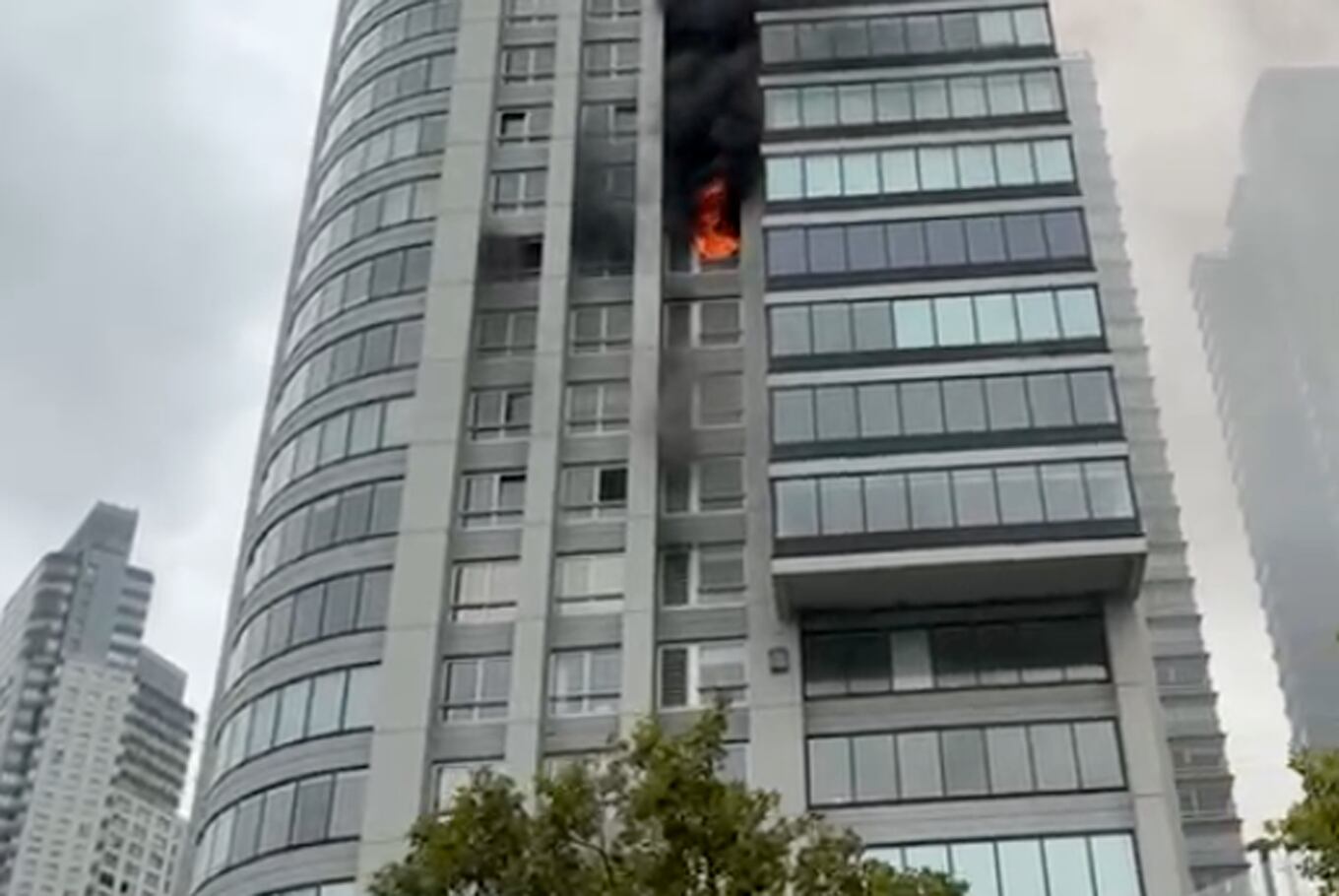 Se incendia un edificio en Puerto Madero