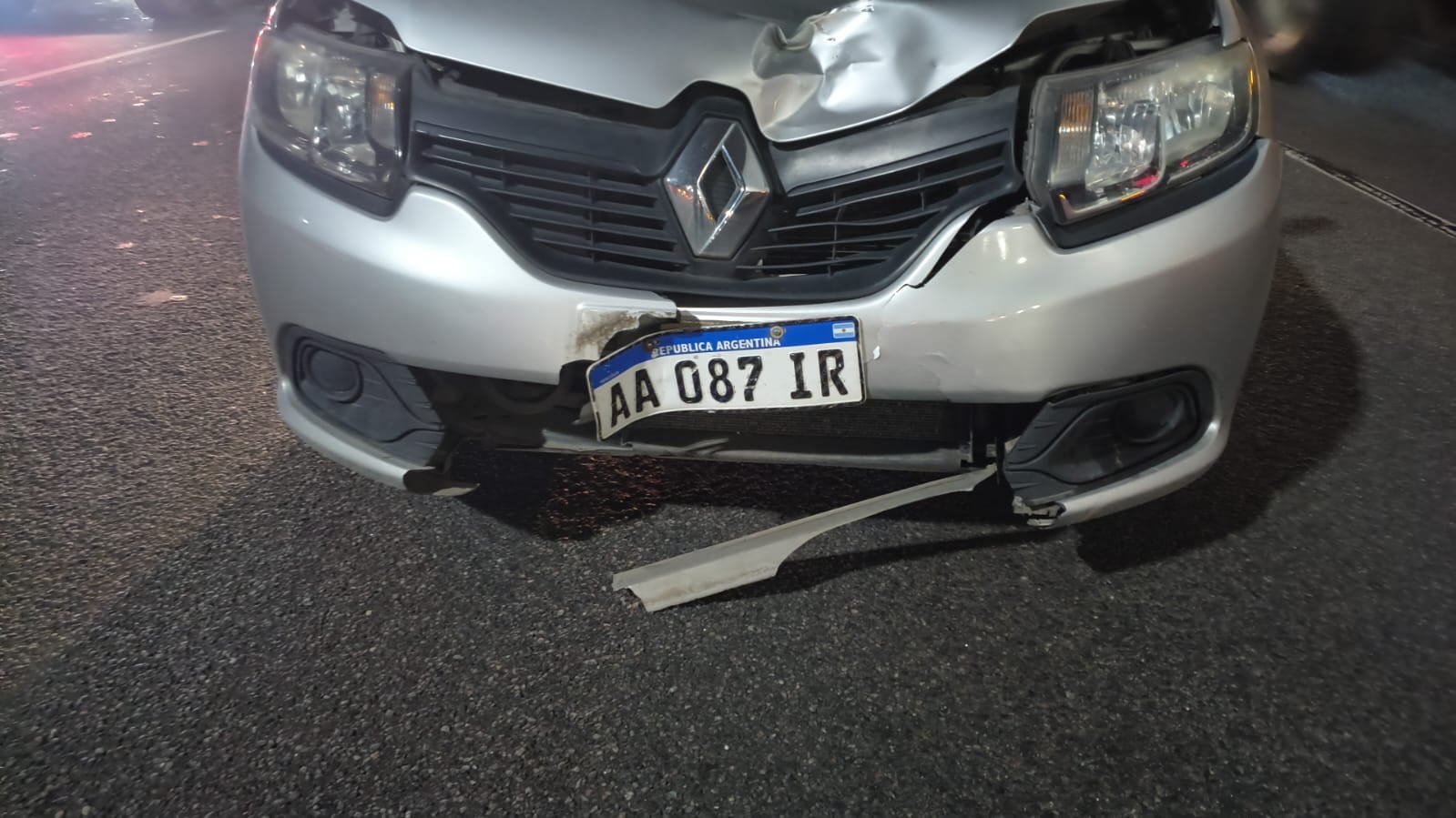 Robo en primera persona: violentaron a un conductor y quedaron grabados cuando escapaban con el rodado.