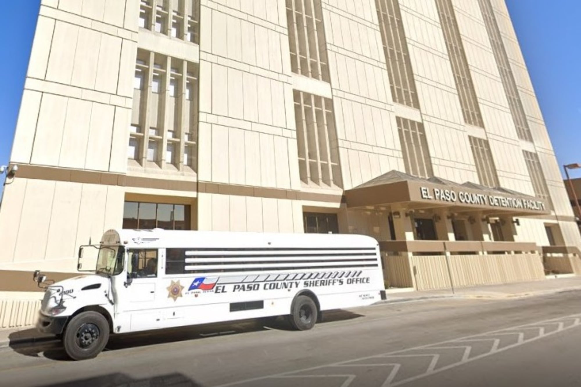 Tras su arresto en febrero, Hernández fue puesta en libertad condicional después de depositar una fianza de US$20.000