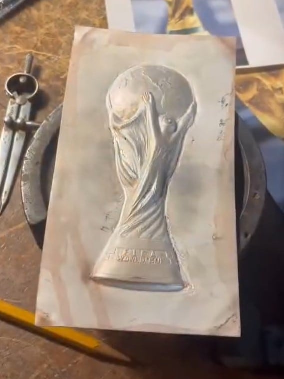 La obra se centra en la trayectoria mundialista de Lionel Messi