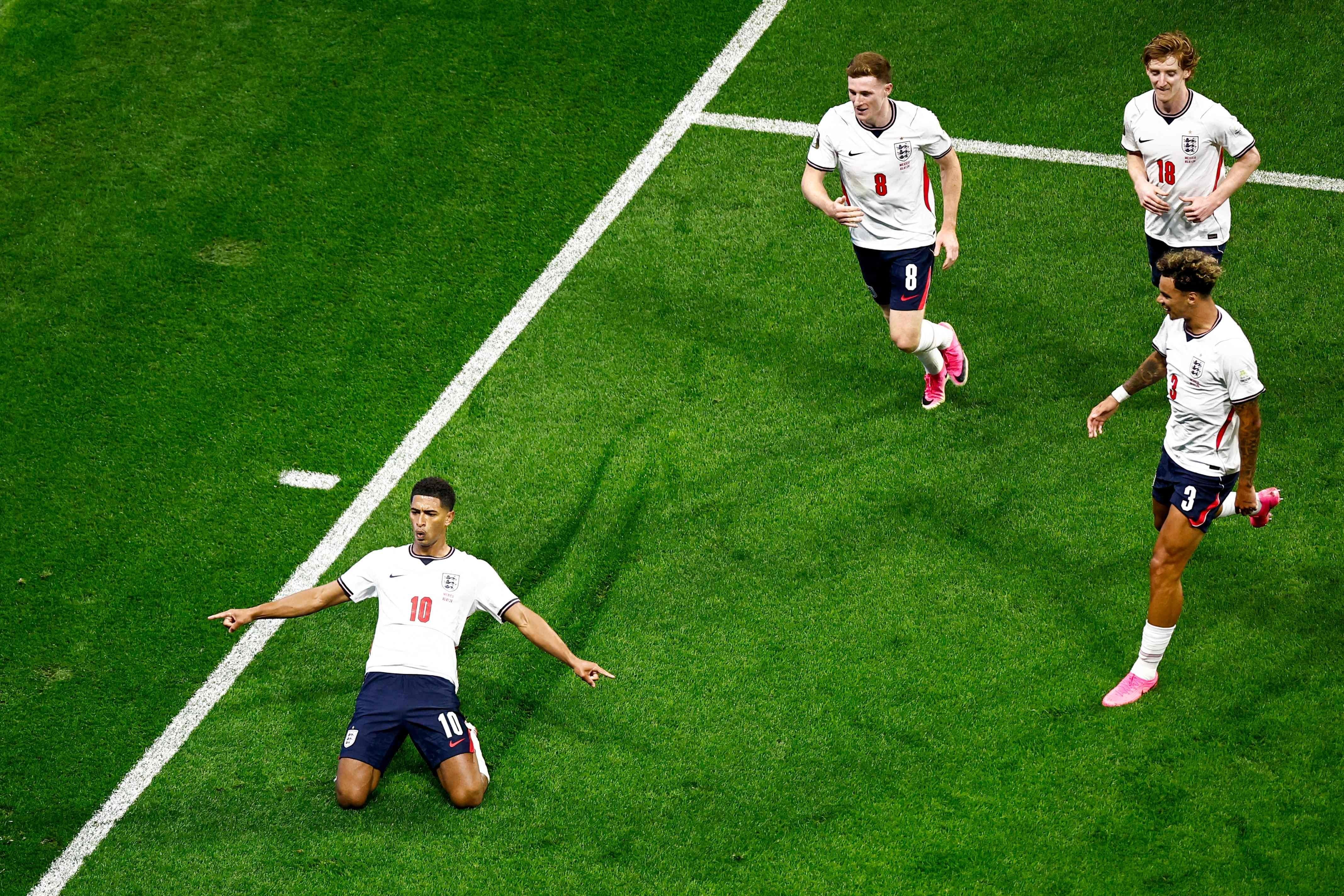 Festeja Jude Bellingham, una de las figuras de Inglaterra, que luego de eliminar a México se cruzará con Noruega en pos de una semifinal de la Copa del Mundo.