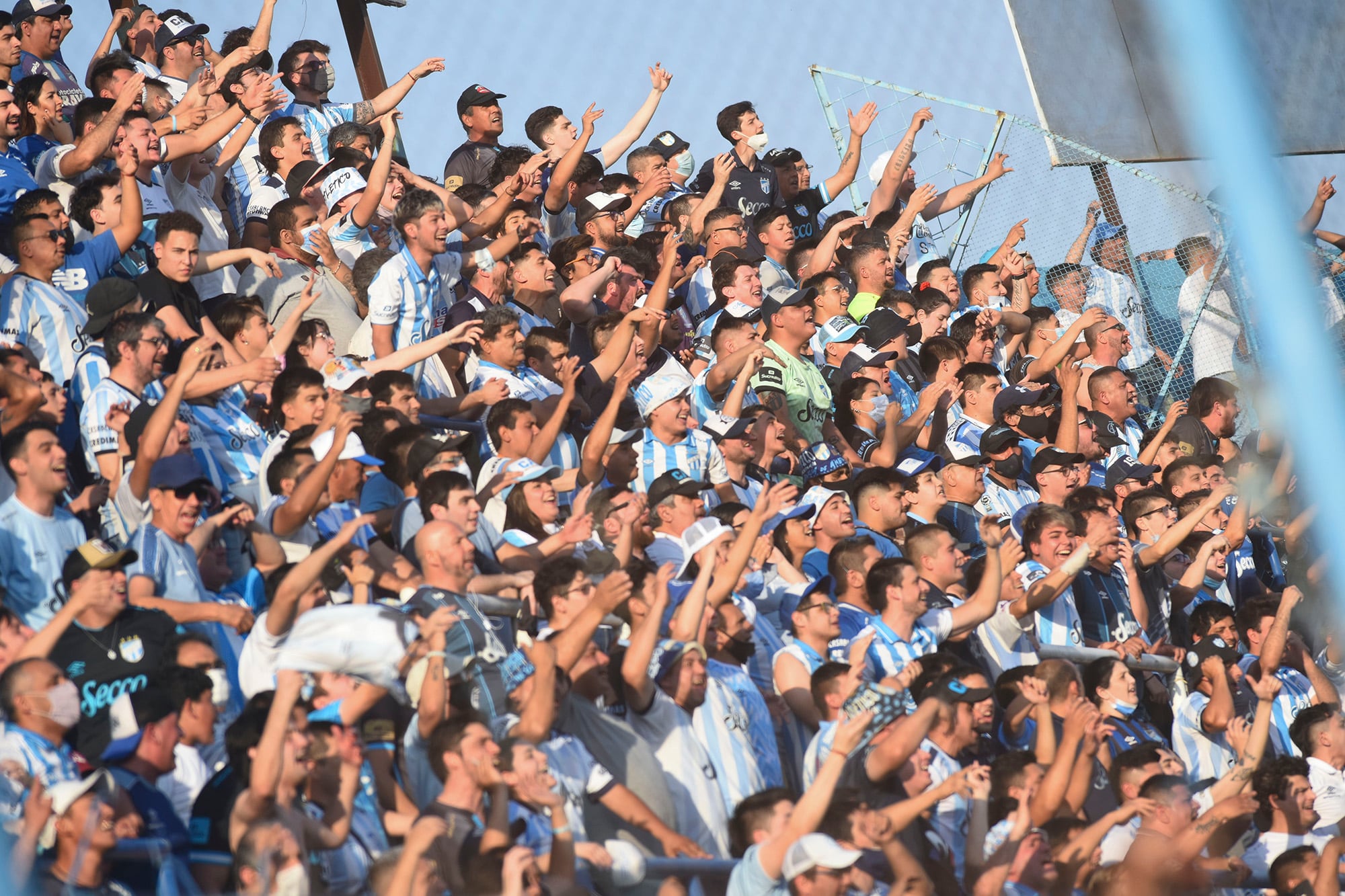 Rosario Central venció 3-2 a Atlético Tucumán y alcanzó la cima de su zona