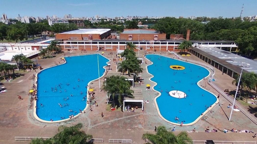 Parques con piletas públicas en CABA: el listado completo para el verano 2026