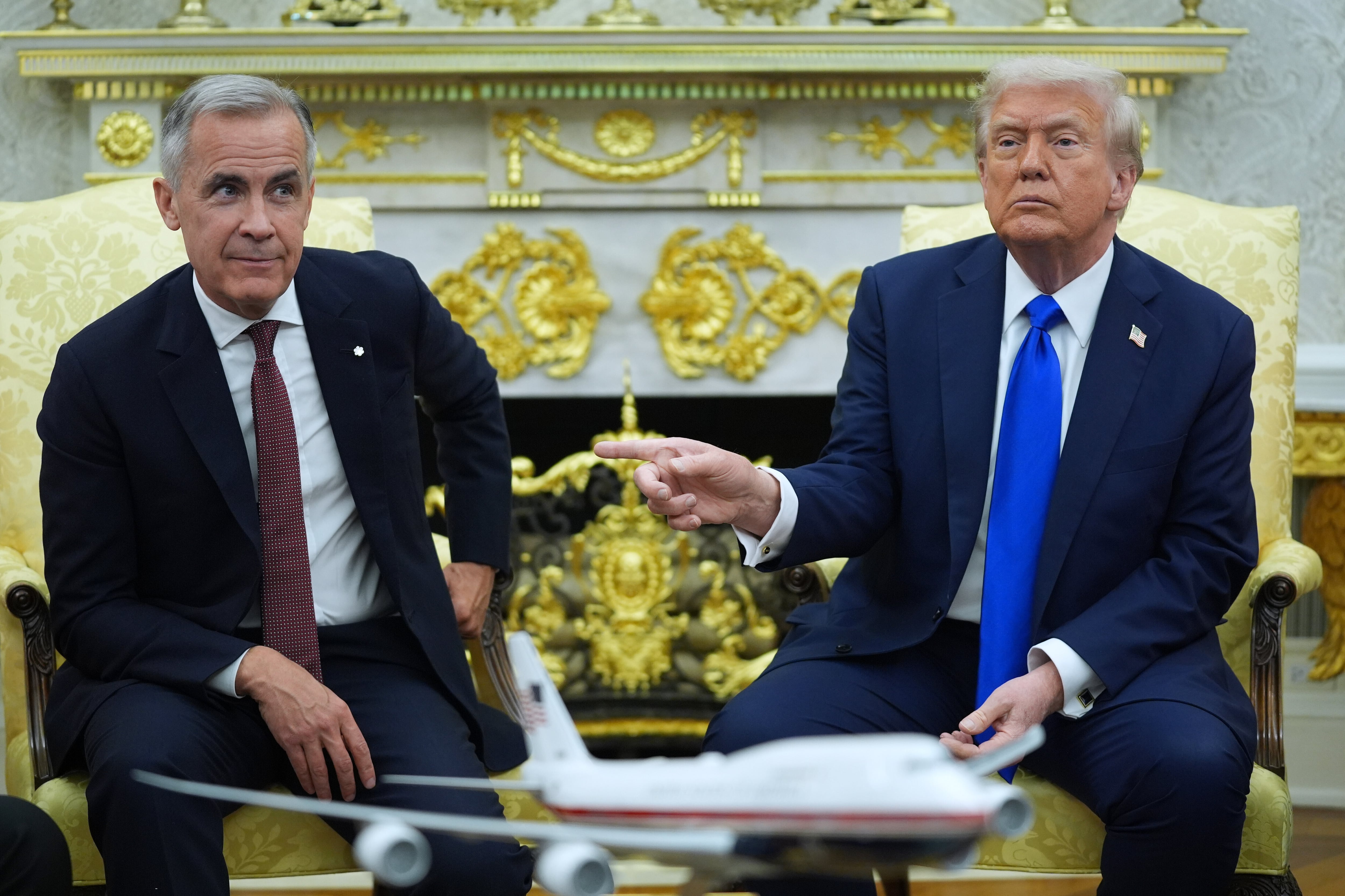 El presidente norteamericano, Donald Trump, junto al primer ministro canadiense, Mark Carney, durante una reunión en la Casa Blanca, en Washington