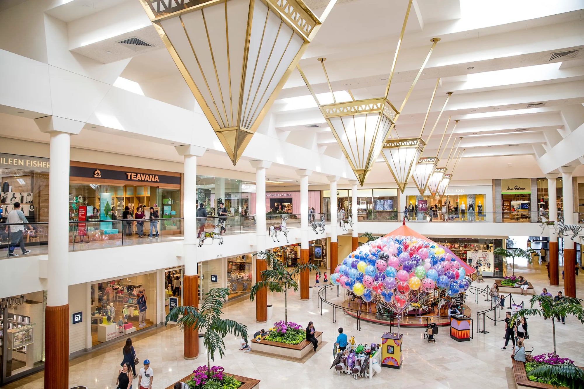 El shopping más grande de California queda a menos de una hora de Los Ángeles y es ideal para escapar del calor en verano