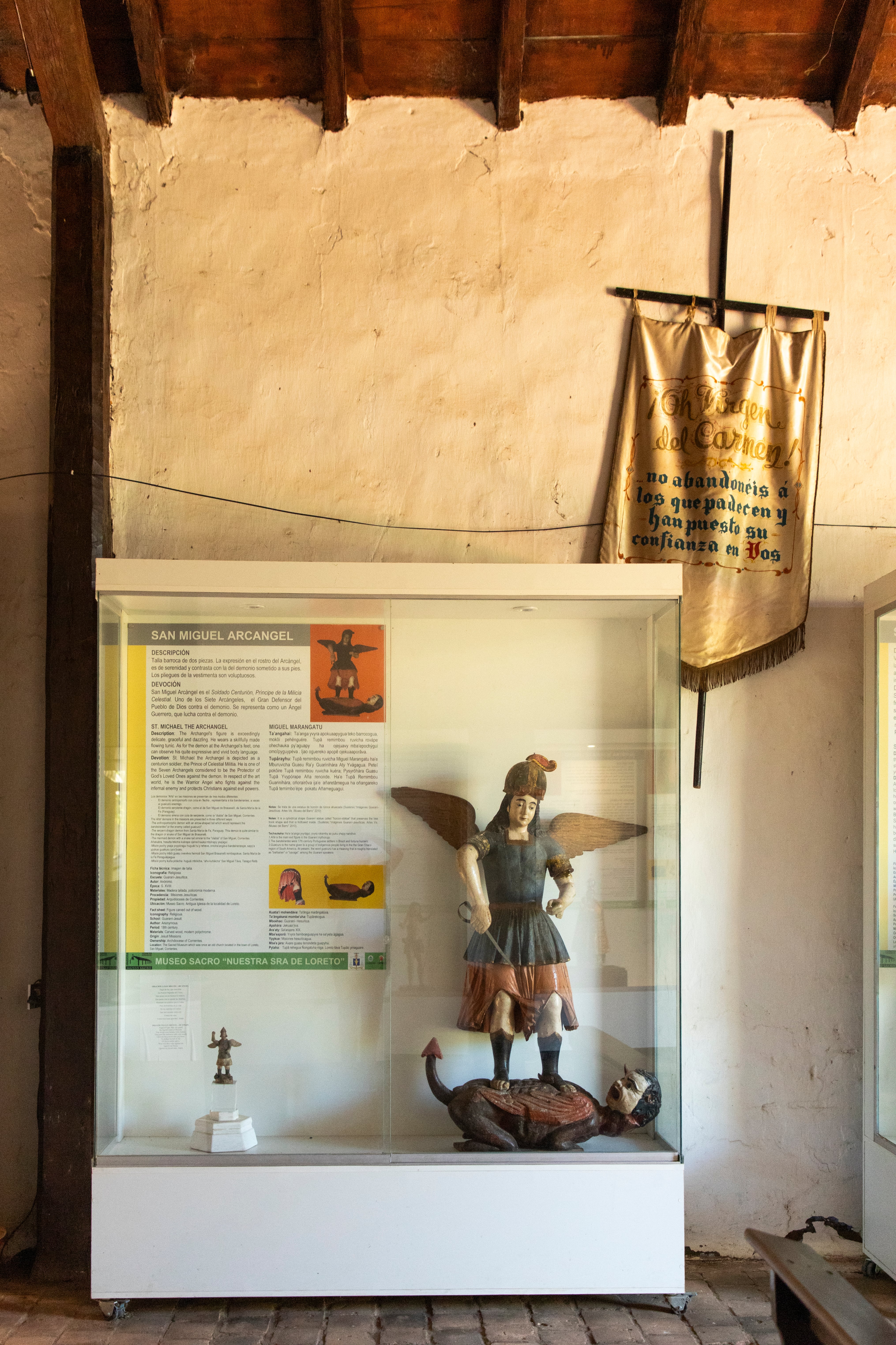 En el Museo de Arte Sacro, imagen del San Miguel Arcángel del siglo XVII.