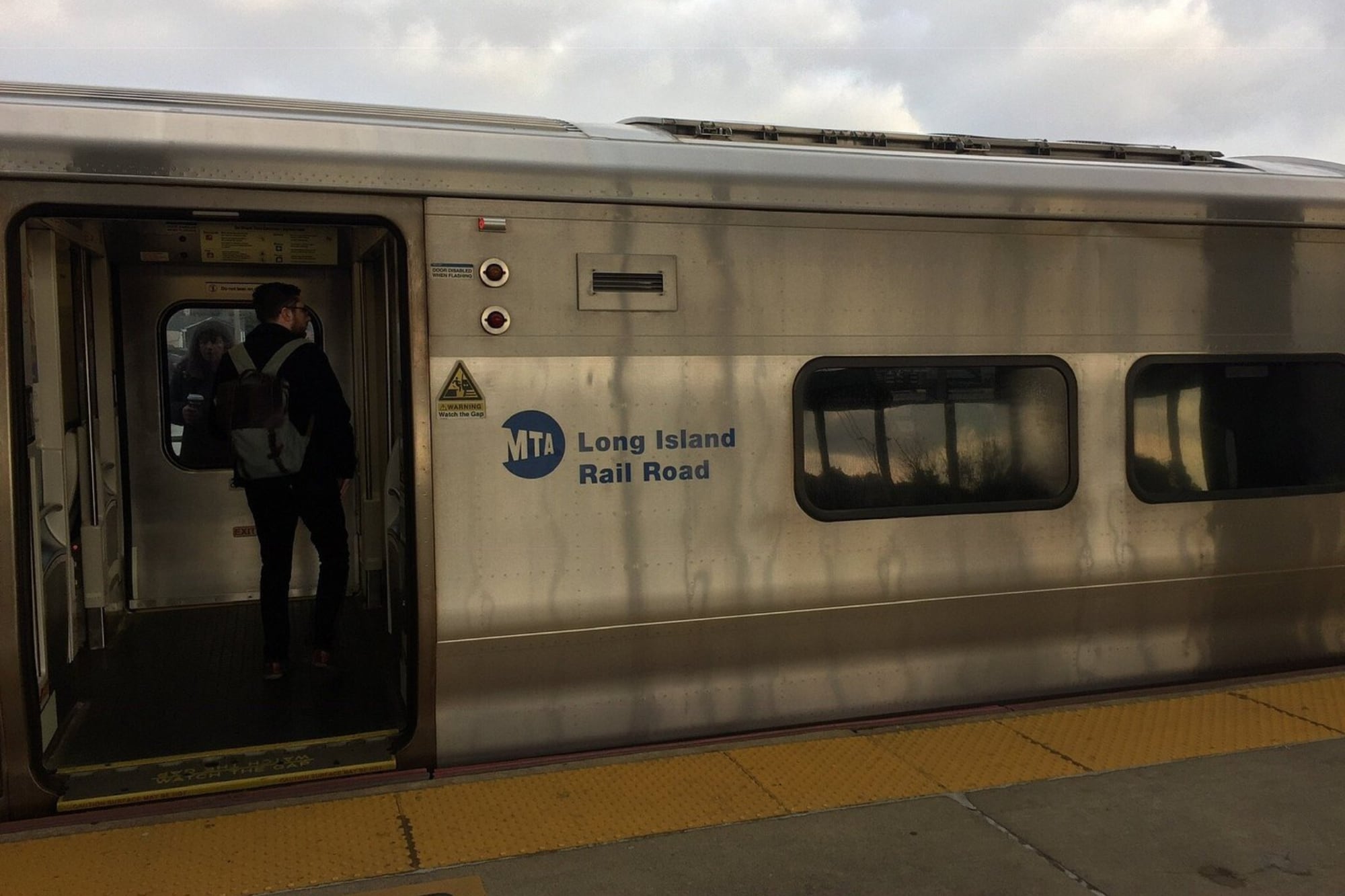 El conflicto en los ferrocarriles que conectan Long Island y Nueva York se arrastra desde hace casi tres años sin acuerdo entre las partes