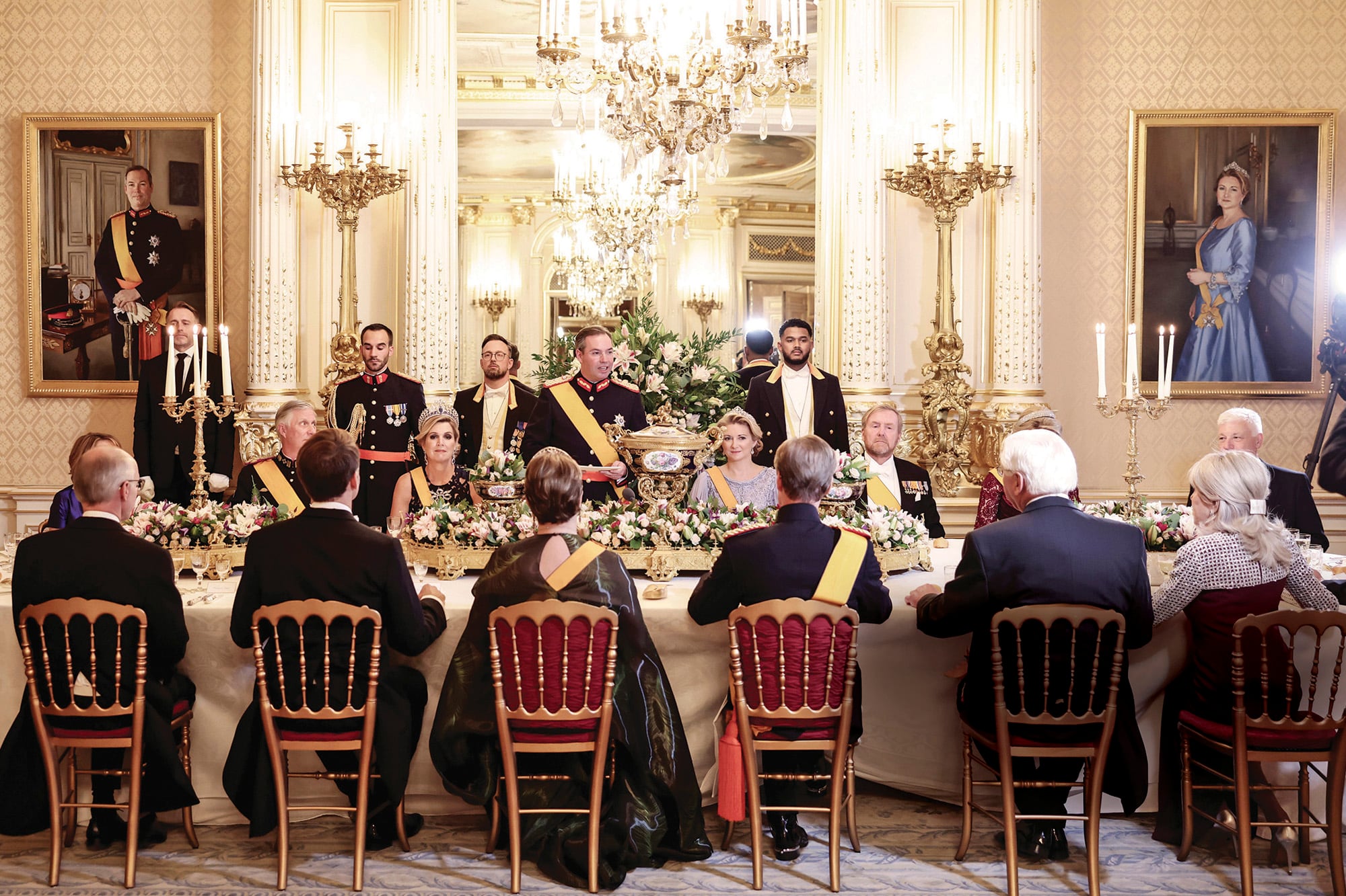 Rodeado por los reyes de Países Bajos y Bélgica, por sus padres, los Grandes Duques salientes, y por los presidentes de Francia y Alemania, en su primer discurso como soberano, el Gran Duque Guillermo adelantó los lineamientos básicos de su reinado