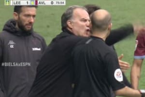 El gesto de fair play de Bielsa: Leeds empató 1-1 porque se dejó hacer un gol