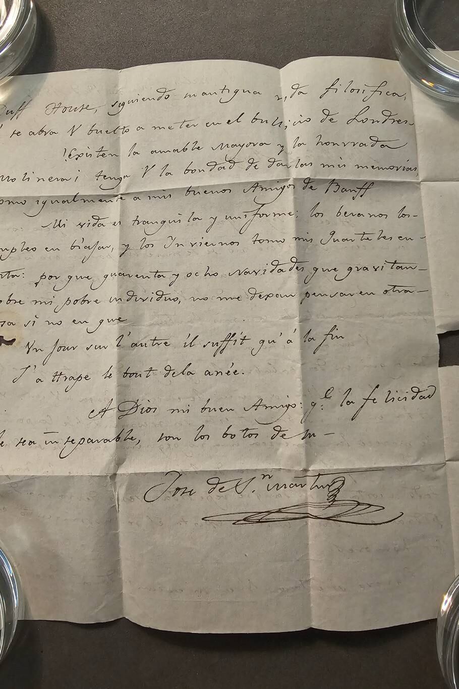 La carta de José de San Martín a James Duff está escrita en un tono amistoso y cálido y en ella el general llega hasta a bromear con su amigo