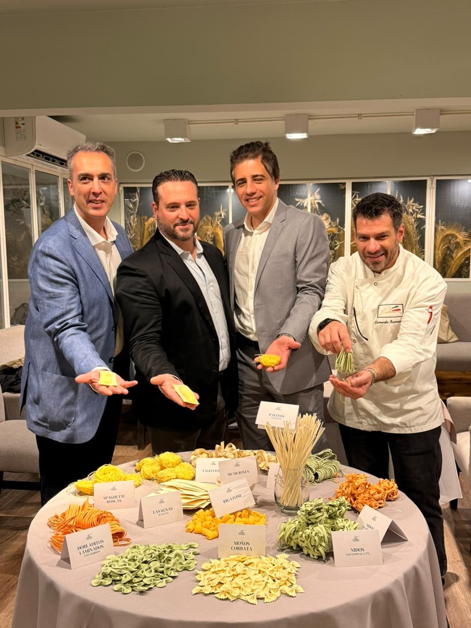 Cristian Boullosa, del Centro de Fabricantes de Pastas Frescas de la Capital Federal; Diego Ogando, del Centro de Fabricantes de Pastas Frescas de la República Argentina; Juan Manuel Airoldes, de la Unión de Industriales Fideeros de la República Argentina (Uifra) y el chef italiano Leonardo Fumarola