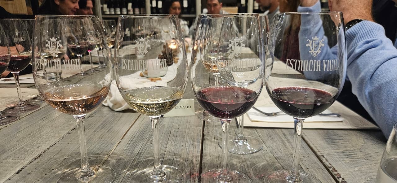 Copas listas para la degustación en Estancia Vigil