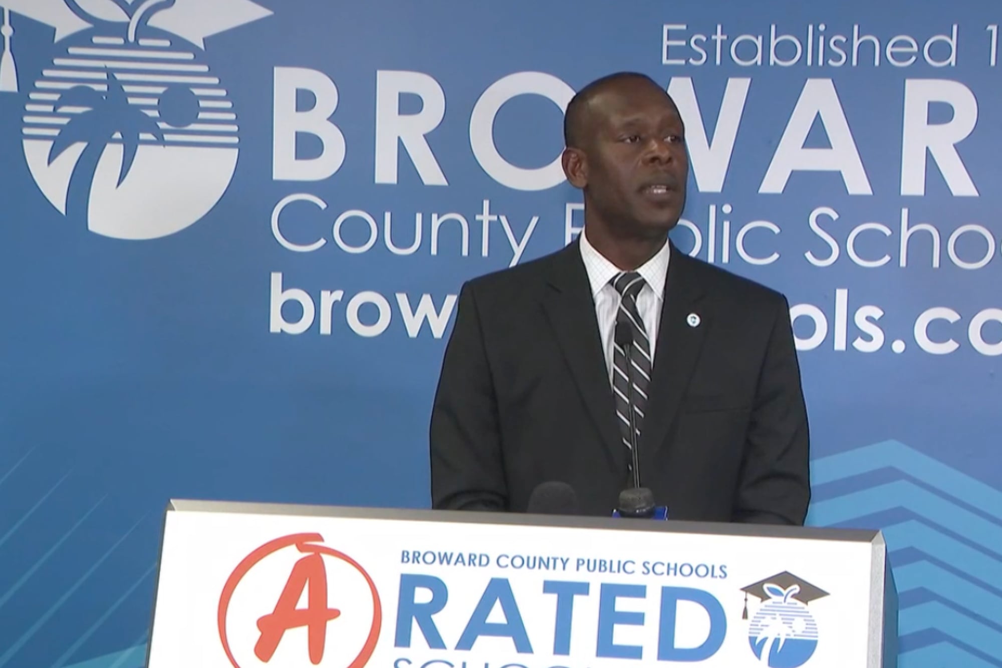 Las autoridades del distrito aseguran que los ajustes no afectarán directamente a los estudiantes