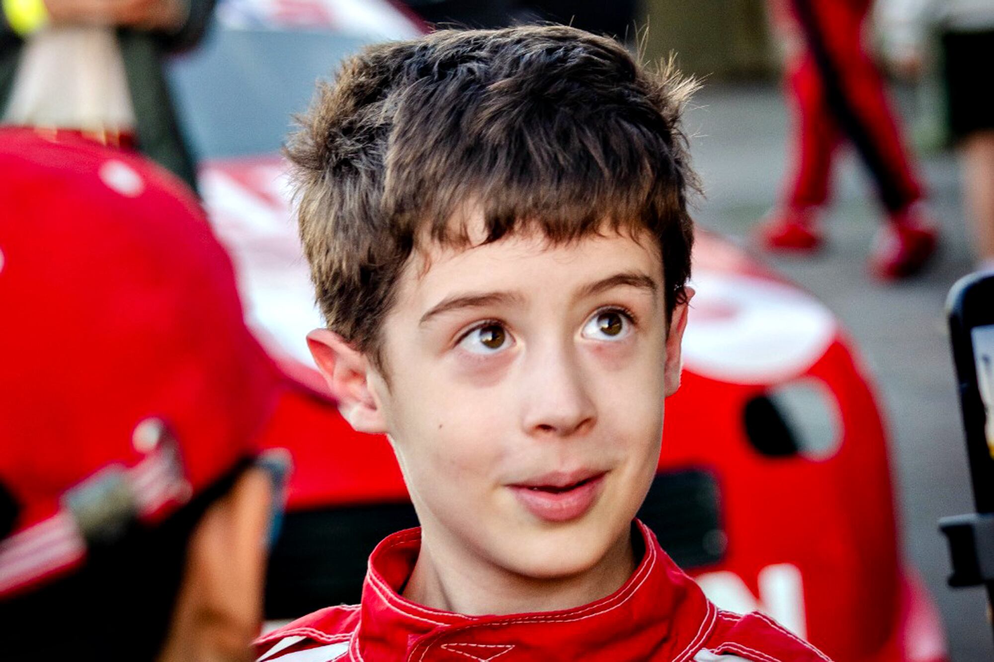 En septiembre último, cuando cumplió 8 años, celebró rodeado por personalidades del mundo motor