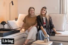 Una arquitecta diseñó el piso donde sus padres se sienten cómodos y felices tras dejar la casa familiar de décadas