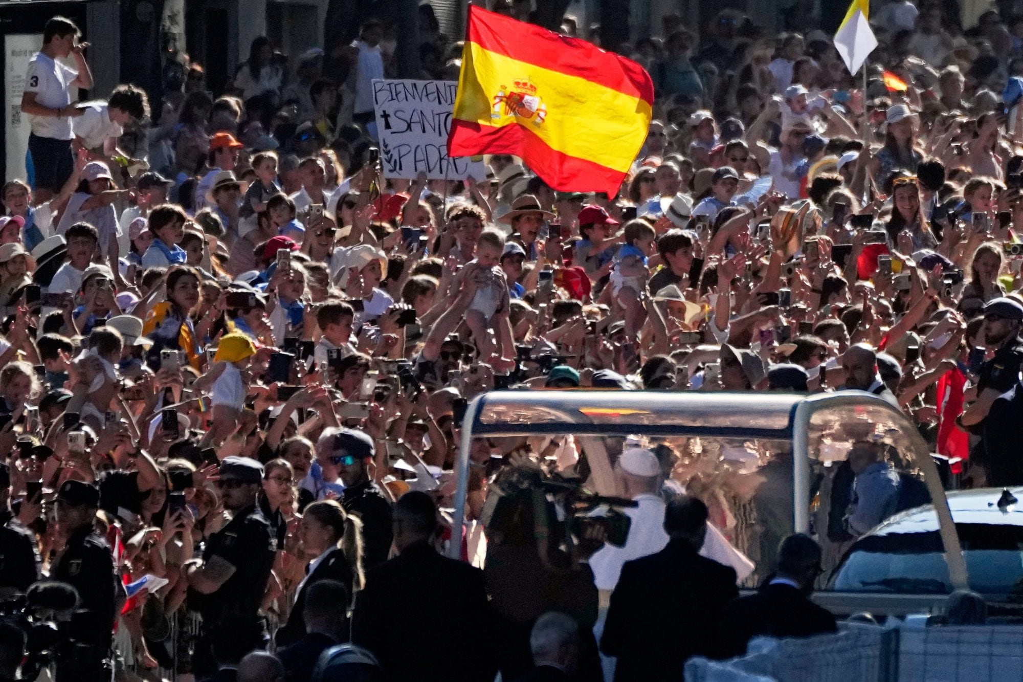 El Papa celebró misa ante 1,2 millones de personas:"Nadie puede arrodillarse ante el Señor y despreciar al hermano"