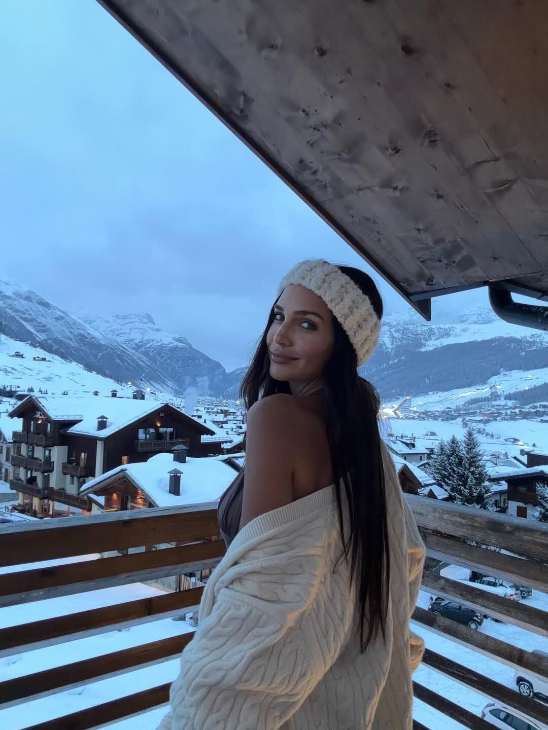 La modelo realizó varias producciones de fotos en las que se lució con sus cancheros looks (Foto: Instagram @zaira.nara)