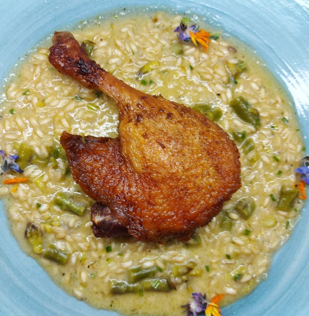 Pollo o pesca son parte de la carta de