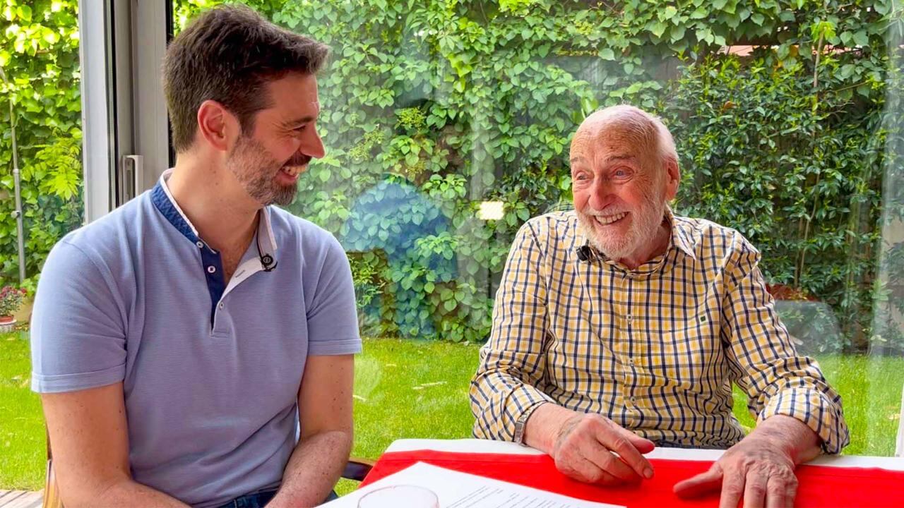 Héctor Alterio junto al periodista Javier Calles-Hourclé, en la última entrevista que brindó en Madrid