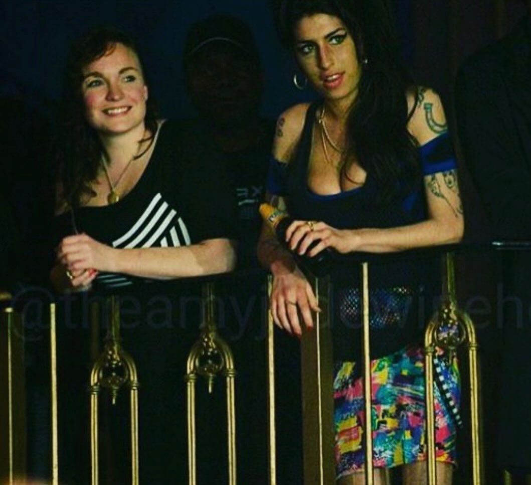 Amy Winehouse y su amiga Catriona Lundie Gourlay