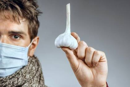 Dientes de ajo en la nariz como descongestionante, un mito