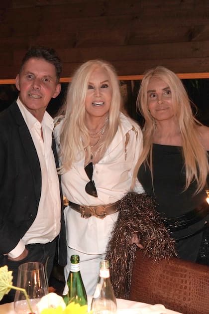 Su y Mecha con su gran amigo, el relacionista público Gerard Confalonieri