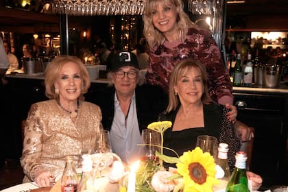 Chiquita con el anfitrión, Osvaldo Brucco, Teté Coustarot y Marcela Tinayre