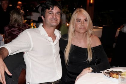 Mecha con su primo, Manuel Sarrabayrouse