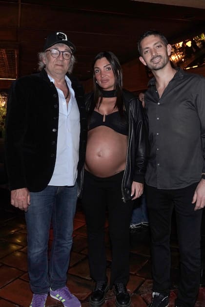 Osvaldo Brucco con sus dos hijos, Martina, dueña de la marca de ropa The Ann Wagners, y Lucas, que trabaja con él en el restaurante familiar