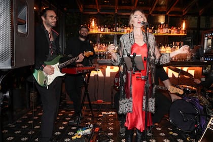 La cantante Vicky Brea y su banda de soul le pusieron música a la noche