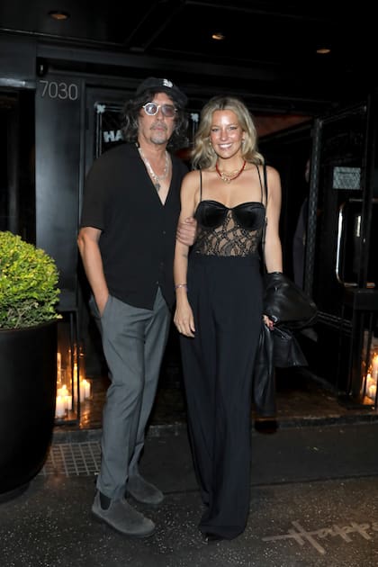 El músico Zorrito von Quintiero y su novia, Tini Piermattei