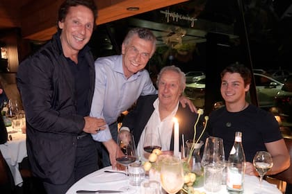 Alejandro Gravier, marido de Valeria Mazza, compartió la mesa con su papá, Horacio, y sus hijos Tiziano (a la derecha), Taína y Benicio. Alejandro recordó que su padre lo llevaba a Happening cuando era chico. En la imagen, junto a Macri