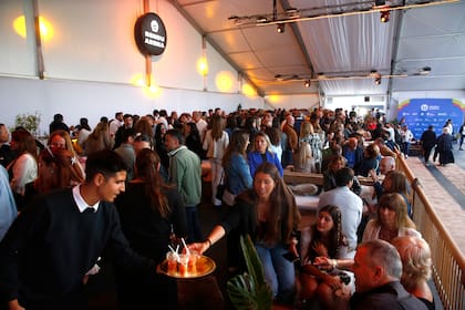 600 invitados especiales disfrutaron del lanzamiento y corte de cintas del Bendu Arena